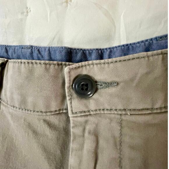 L.L. Bean Lake Washed Stretch Flat Front Cotton Shorts Men's 34 | Tan | EUC - Picture 2 of 10